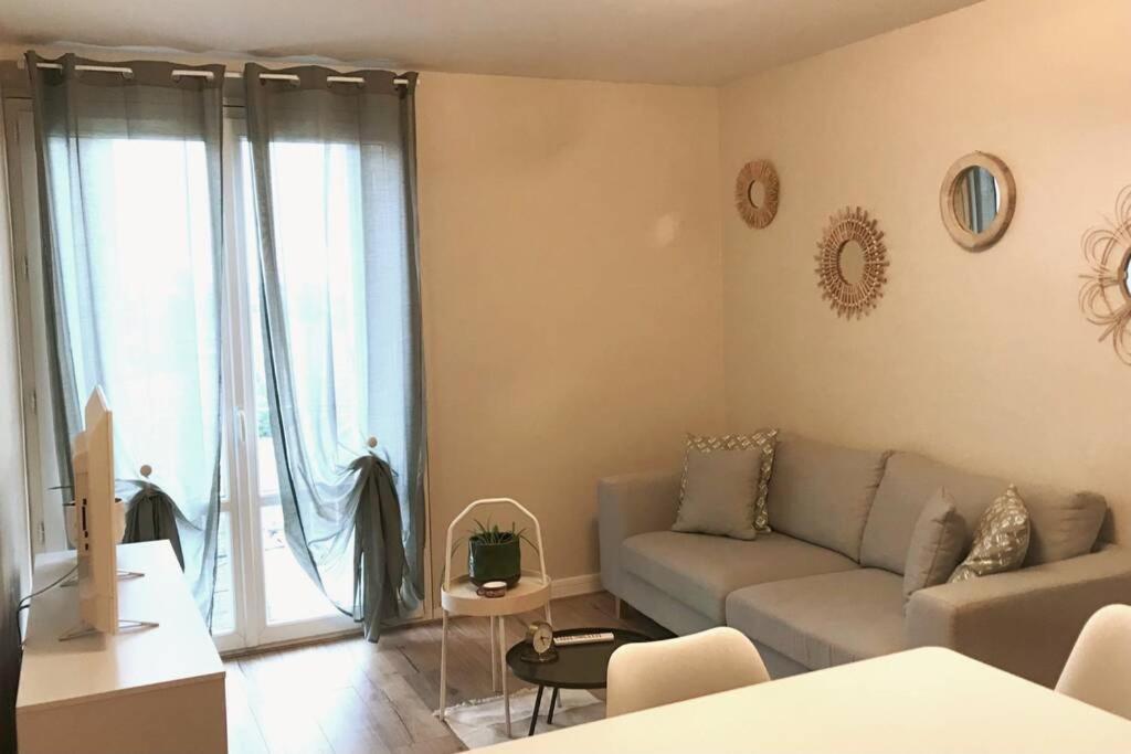 Serenidad - Appartement Cosy 50M2 Et Parking Chateauroux Luaran gambar