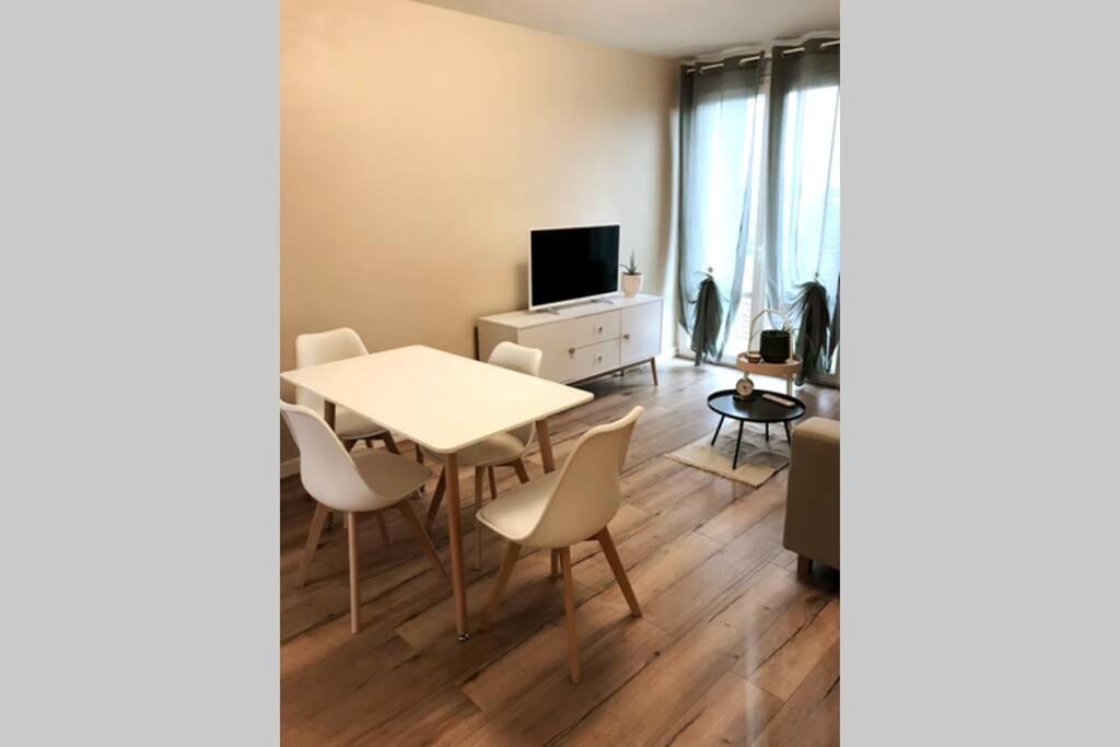 Serenidad - Appartement Cosy 50M2 Et Parking Chateauroux Luaran gambar